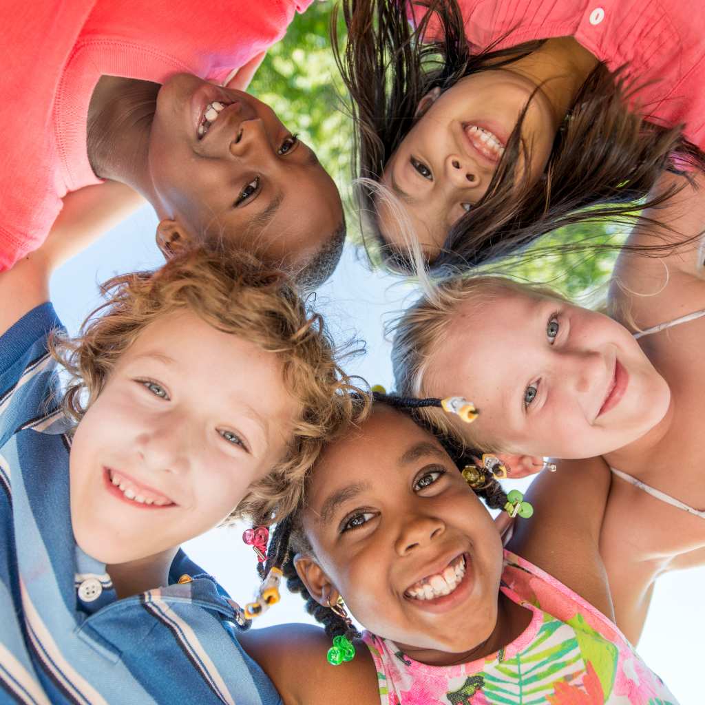 Niños con diferentes niveles de autismo